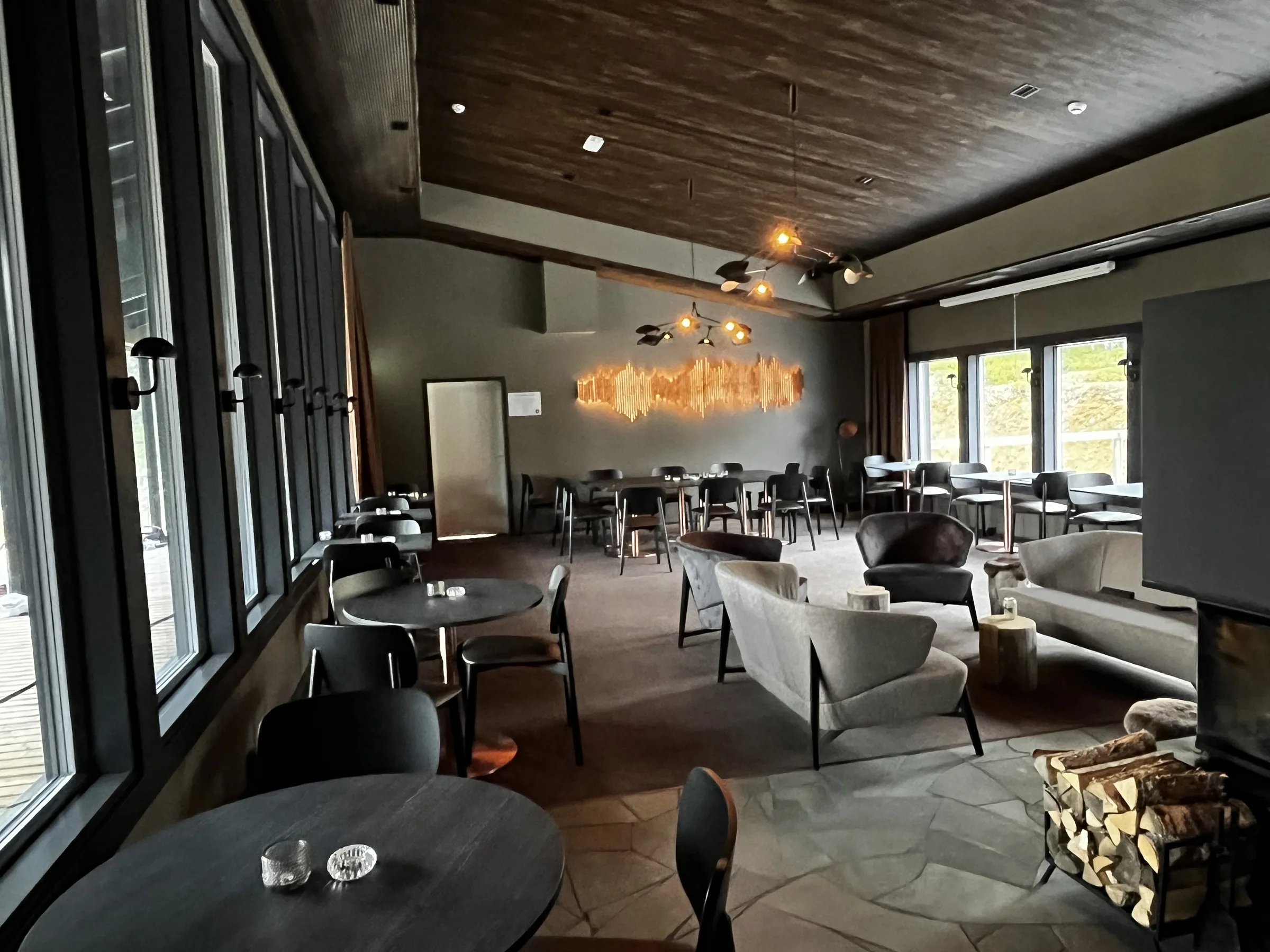 Kuura's empty lounge and dining room in daylight with green foliage outside